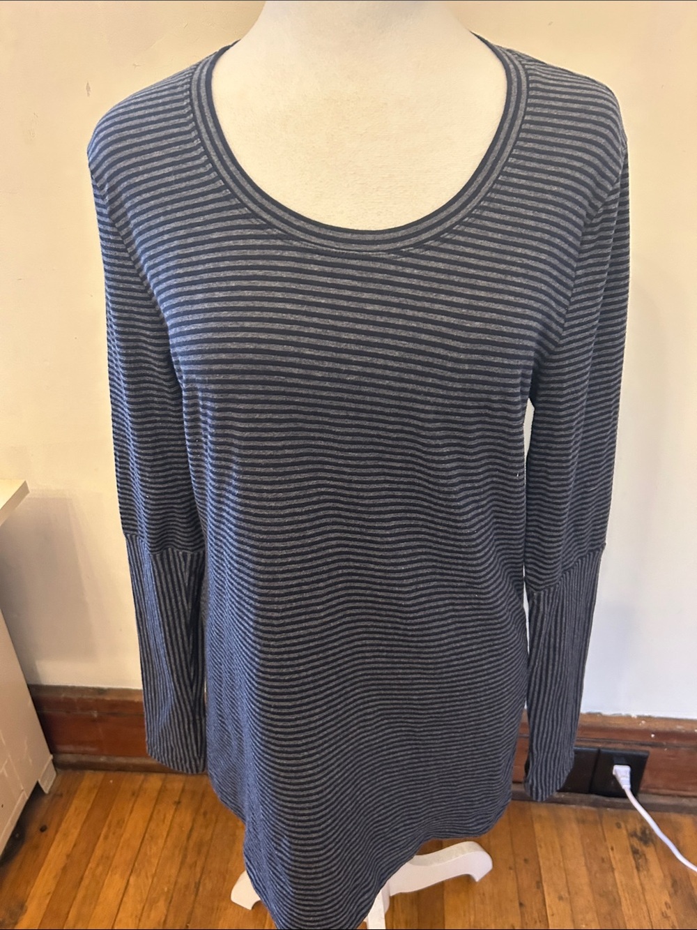 Cabi Striped Long Sleeve black gray tee Size M EUC